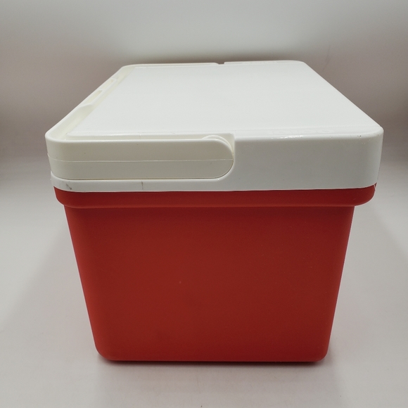 RED IGLOO  COOLER 9 QUARTS 8 LITERS 13 CANS 2020 Made In The USA - Picture 3 of 11